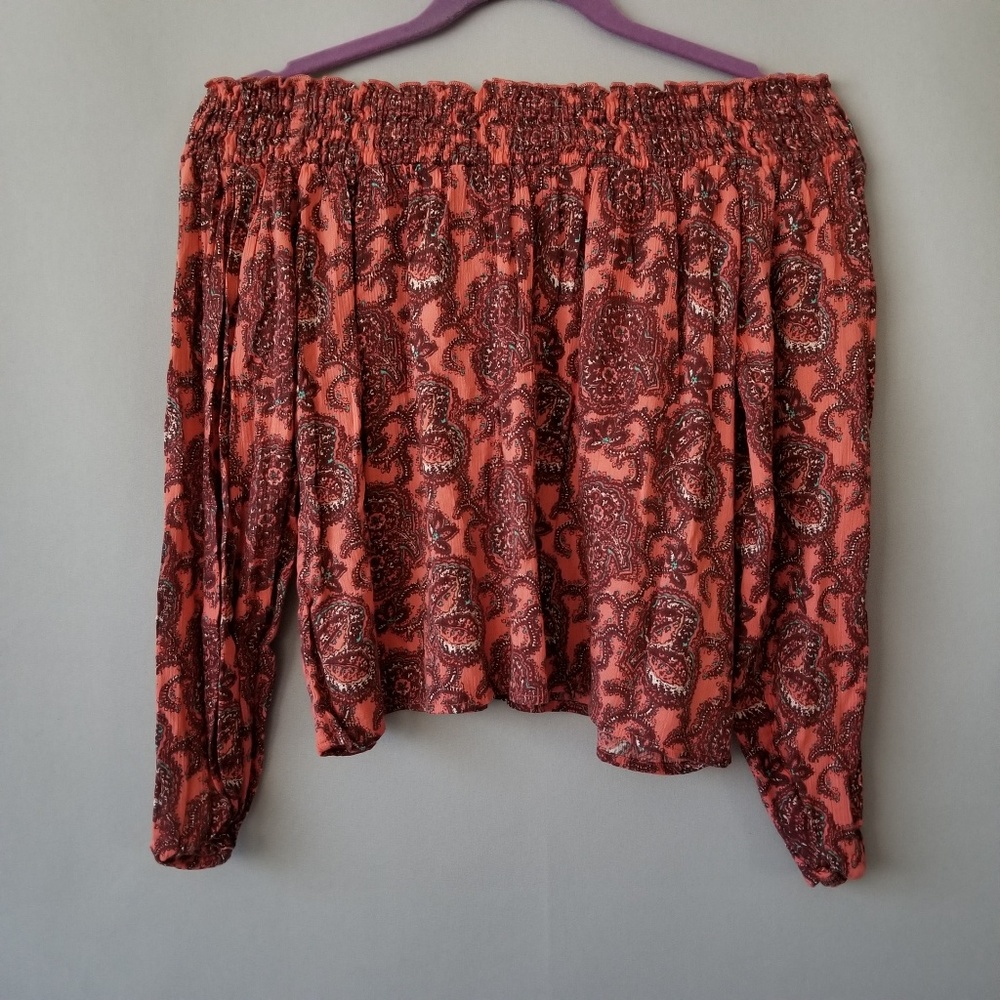 X HOLLISTER OFF SHOULDER LONG SLEEVE CROP TOP